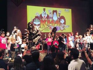 Banda Kiss for Kids se apresenta no Teatro Dr. Botica