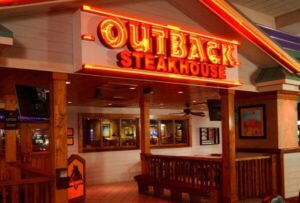 Outback Steakhouse abre 120 vagas de emprego em nova unidade no Shopping Metrô Itaquera