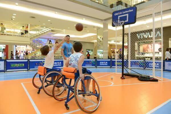 Projeto Experimentando Diferenças monta arena paralímpica no Anália Franco