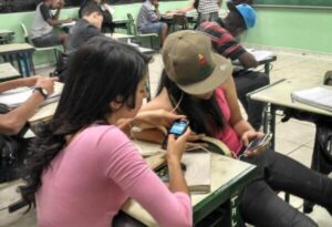Celular na Sala de Aula?